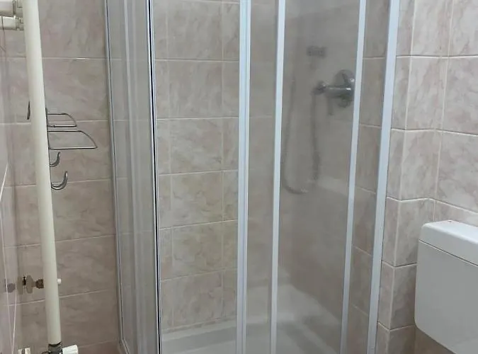 瓦拉泽斯波特酒店 酒店 2*