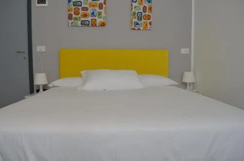 瓦拉泽斯波特酒店 2* 瓦拉泽