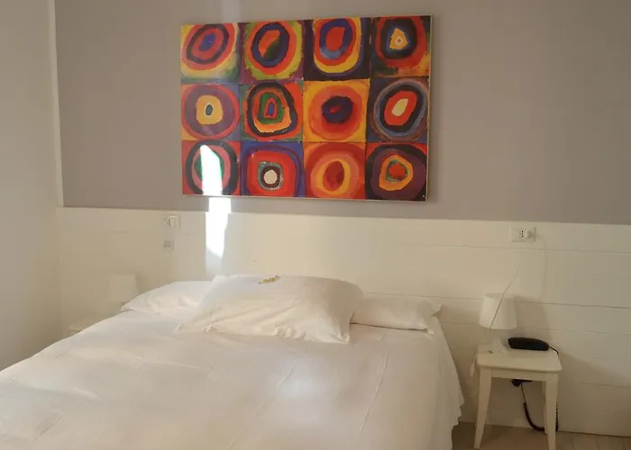 瓦拉泽斯波特酒店 2*