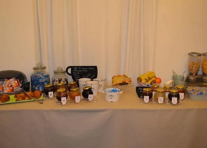 瓦拉泽斯波特酒店 2*