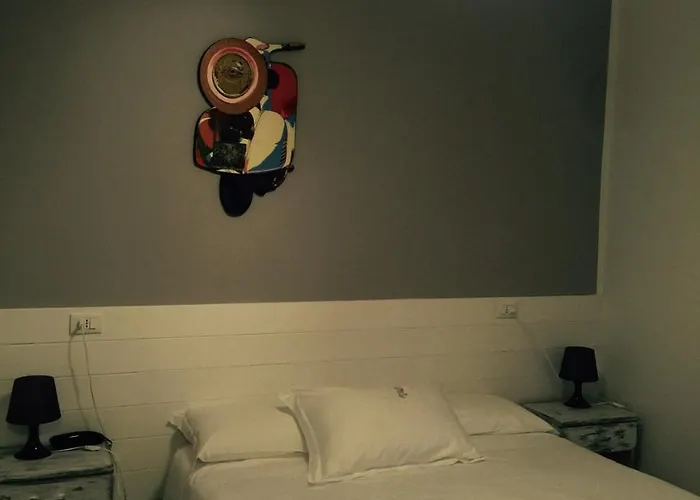 瓦拉泽斯波特酒店 2*