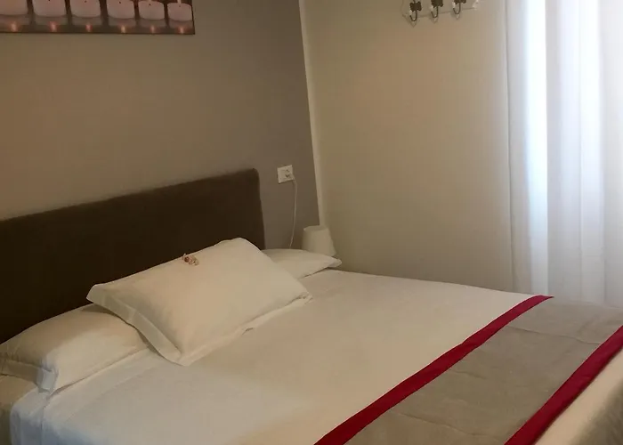 瓦拉泽斯波特酒店 酒店 2*