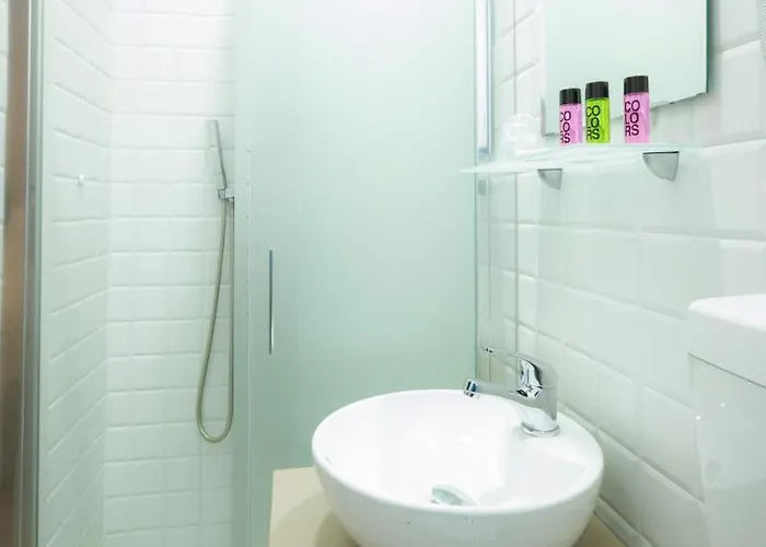 瓦拉泽斯波特酒店 2* 瓦拉泽