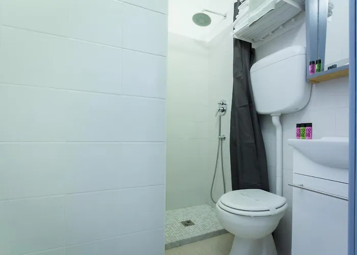 瓦拉泽斯波特酒店 2*