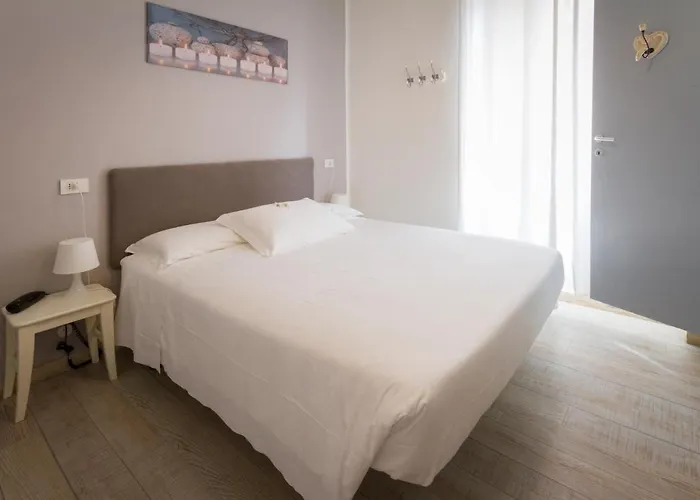 瓦拉泽斯波特酒店 2* 瓦拉泽